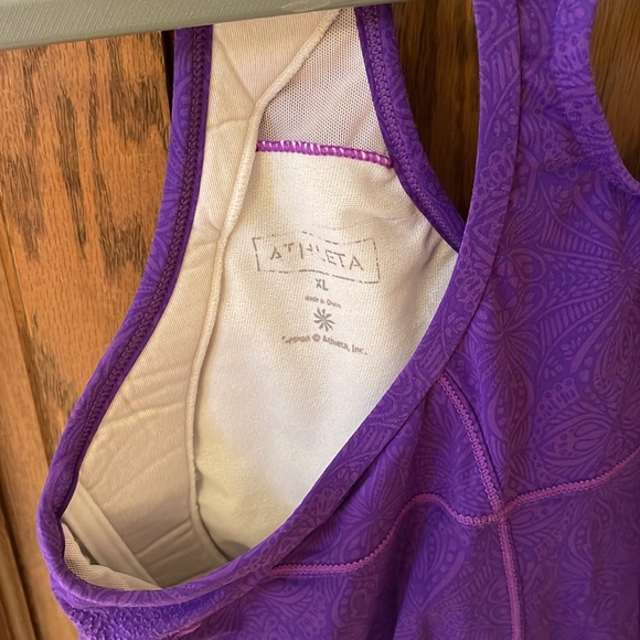 Athleta Key Hole Built In Bra Athletic Top EUC XL - Picture 7 of 13